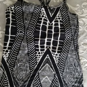 Black/white tank sport bra